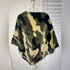 Camouflage Faux Fur Poncho, No Brand